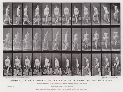 Mozgó emberalak: nő, mindkét kezében egy vödör vízzel, lépcsőn felfelé alkotó: Eadweard Muybridge