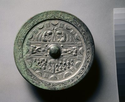 Istenségeket és királyokat ábrázoló tükör három szakaszban, négyzetgyűrűkkel és félkörökkel körülvéve (bronz) alkotó: Eastern Han Dynasty Chinese School
