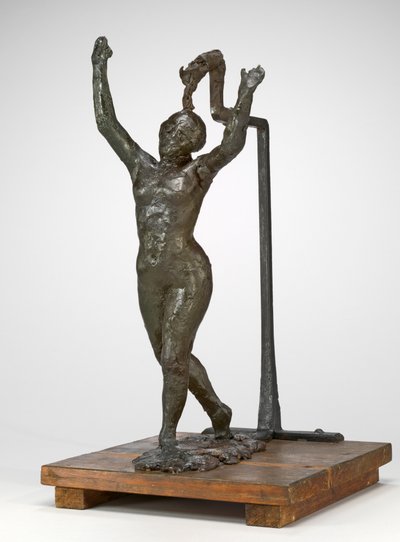 Előrelépő táncosnő felemelt karokkal alkotó: Edgar Degas