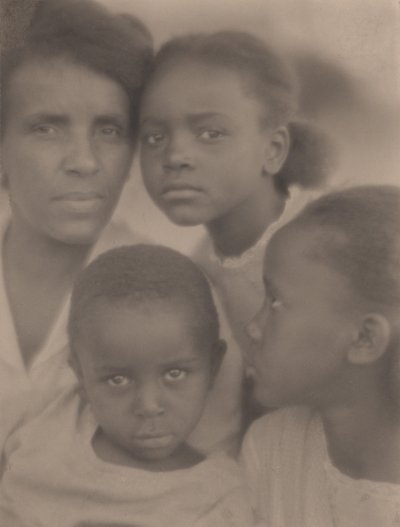 Egy család portréja alkotó: Edith R. Wilson