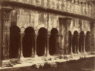 A Saint-Trophime kolostor kerengője, Arles alkotó: Édouard Baldus