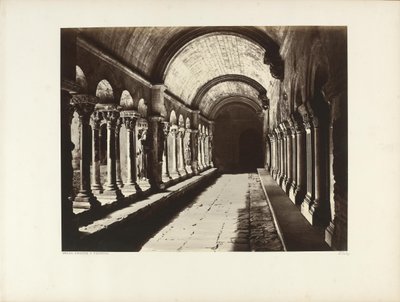 A Saint-Trophime-kolostor kerengője, Arles alkotó: Édouard Baldus
