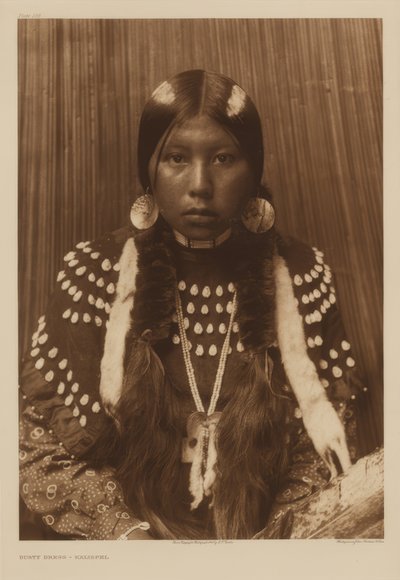 Poros ruha - Kalispel alkotó: Edward S. Curtis