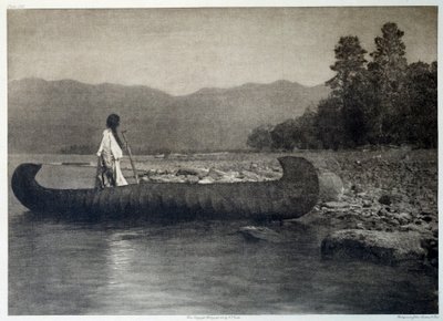 Amerika indiánjai: egy indián kenuban a Montana állambeli Flathead Lake déli részén alkotó: Edward Sheriff Curtis