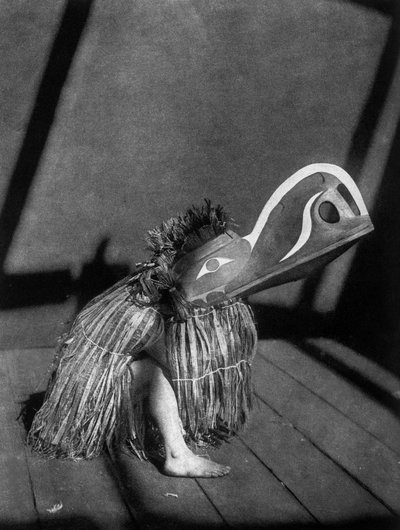 Qajyuhl indiánok, fotó: Edward S. Curtis, c. 1914 törzsi tánc közben (téli tánc) alkotó: Edward Sheriff Curtis