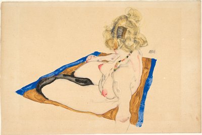 Szőke akt egy barna szőnyegen ülve, kék szegéllyel, 1912. alkotó: Egon Schiele