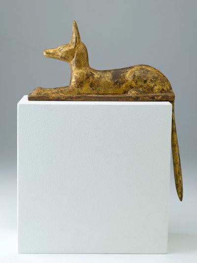 Anubisz fekvő sakál formájában, 26-25. dinasztia, késői időszak, ie 715-525 (fa gessóval és aranyozással) alkotó: Egyptian
