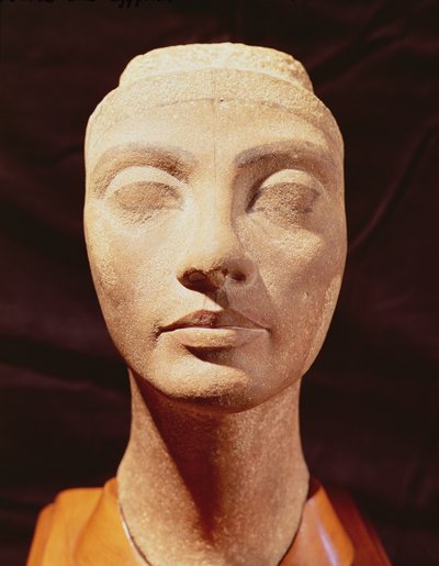 Királyi fej, valószínűleg Nefertitiből, Memphisből, Új Királyságból (kvarcit) (lásd még: 158683) alkotó: Egyptian 18th Dynasty