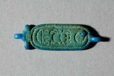 Gyöngy Tutanhamon kartuszjával, Újbirodalom, Tutanhamon uralkodása, ie 1336-27 (fajansz) alkotó: Egyptian 18th Dynasty