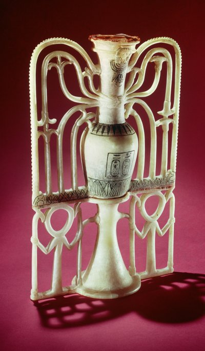 Virágos edény, Tutanhamon sírjából (Kr. e. 1370-1352) Új Királyság (alabástrom) (lásd még: 59230) alkotó: Egyptian 18th Dynasty