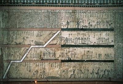 Freskók, amelyek Amduat könyvét, a napelemes hajó utazását ábrázolják a sírkamrák keleti falán alkotó: Egyptian 18th Dynasty