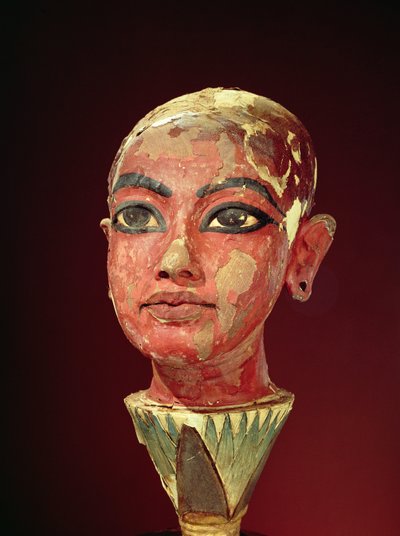 A lótuszvirágból előbukkanó gyermekkirály feje Tutanhamon sírjából (Kr. e. 1370-1352) Új Királyság (stukkós és festett fa) (lásd még: 149406) alkotó: Egyptian 18th Dynasty