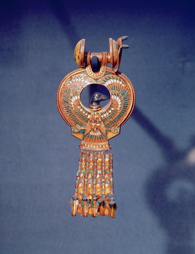 Bal fülbevaló egy pár fülbevaló kékmadárral, Tutanhamon sírjából, a Királyok Völgye, Théba, Kr.e. 1347-37 (arany és olvadt üveg) (344029) alkotó: Egyptian 18th Dynasty