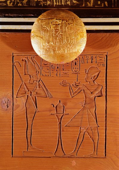 Hordozható láda, Tutanhamon (Kr.e. 1370-1352) részlete, aki felajánlást tesz Ozirisznek, Tutanhamon sírjából, Új Királyság (ébenfa, elefántcsont, fa és bronz) alkotó: Egyptian 18th Dynasty