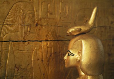 Szelkis vagy Serket szobra, amely a kanópikus üvegeket tartalmazó ládát védi, Tutanhamon kincstára alkotó: Egyptian 18th Dynasty