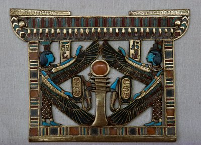 Templom alakú mellvért, Tutanhamon kincstára, Egyiptom, Egyiptomi civilizáció, Újbirodalom, XVIII. dinasztia alkotó: Egyptian 18th Dynasty