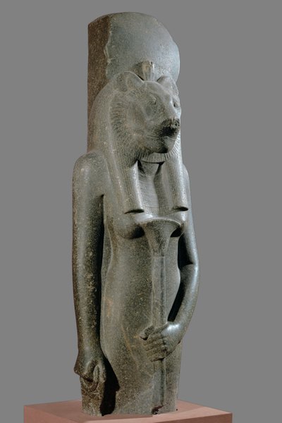 Szekhmet istennő, kezében papiruszszár formájú jogar ... alkotó: Egyptian 18th Dynasty