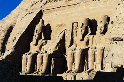 Ramesses II. templomának kolosszális szobrai, Abu Szimbel, Egyiptom, Újbirodalom, XIX. dinasztia alkotó: Egyptian 19th Dynasty