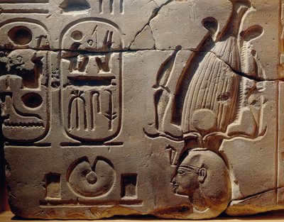 Egyiptom, Luxor, ókori Théba, Assasif-völgy, II. Ramszeszt ábrázoló domborműtöredék és kartusok alkotó: Egyptian 19th Dynasty