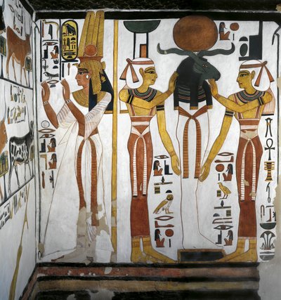 Egyiptom, Théba, Luxor, A Királynők Völgye, Nefertari sírja, az előszoba melléklete, Falfestmények, Királynő az isteni entitás előtt, aki Ozirist ábrázolja Raban nyugvó Ízisz és Nephthy istennők körében alkotó: Egyptian 19th Dynasty