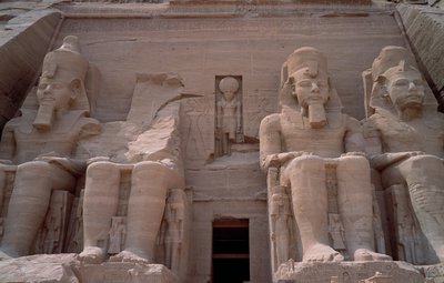 Egyiptomi ókor: Ramszesz templomának kolosszusa II. Kr.e. 1271-1256. Abu Simbel (Abu Simbel), Asszuán, Egyiptom alkotó: Egyptian 19th Dynasty