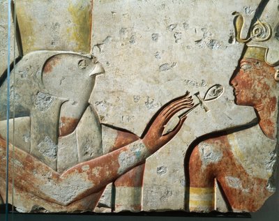 Hórusz sólyomisten és II. Ramszesz a szájnyitás szertartása közben, bazrelief, az abüdoszi fáraó által épített kis templomból. alkotó: Egyptian 19th Dynasty