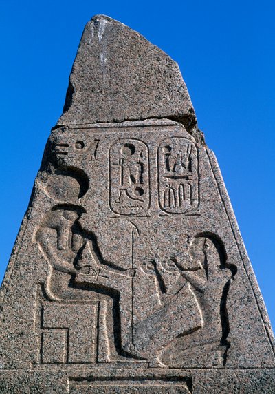 Obeliszk II. Ramszesz domborműveivel és felirataival, Amun Nagy Temploma, Tanisz, Egyiptom, Egyiptomi civilizáció, Újbirodalom, XIX. dinasztia alkotó: Egyptian 19th Dynasty