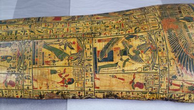 Részlet Nesyamun múmiája külső koporsófedeléről, amelyet valószínűleg Deir El-Bahriban, Új Királyságban találtak, ie 1100 körül (festett fa) alkotó: Egyptian 20th Dynasty