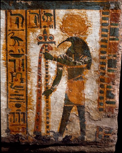 Egyiptomi ókor: Thot, a Hold istene, ember alakjában az íbisz fejében. a 21. dinasztia (Kr. e. 1085-935) Butehamon írnok emberszabású szarkofágjának díszítése. Egyiptom Múzeum Torinóban (Torino, Museo Egizio) alkotó: Egyptian 21st Dynasty