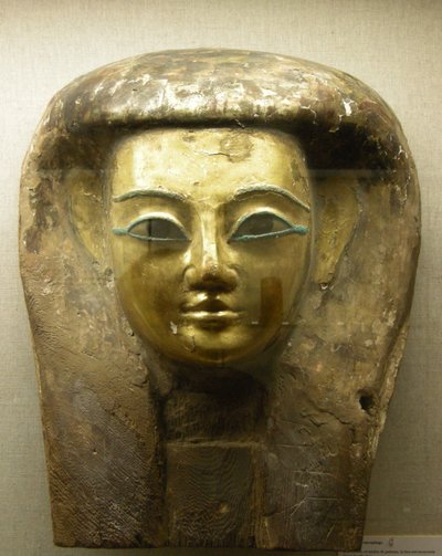 Fej egy szarkofágról, Sait Period (pálmafa aranylevéllel) alkotó: Egyptian 26th Dynasty