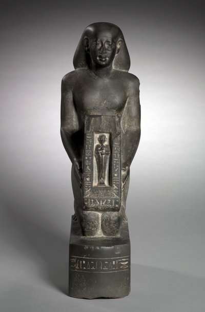 Naophorous szobra a pénzügyi tisztnek és a mezőfelügyelőnek, Horwedja, ie 521-486 alkotó: Egyptian 27th Dynasty