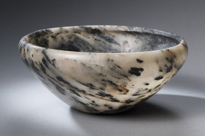 Egyiptomi tál, korai dinasztikus időszak (gneisz) alkotó: Egyptian 2nd Dynasty