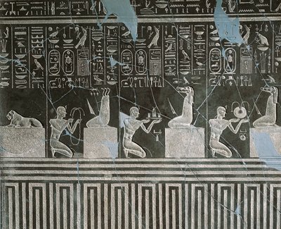 I. Nectanebo, a démonnak ajándékokat felajánló király dolerite domborműve Héliopoliszból az Atum templomban alkotó: Egyptian 30th Dynasty