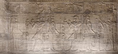 Domborművek a belső szentélyben, Philae templom, Asszuán, Egyiptom alkotó: Egyptian 30th Dynasty
