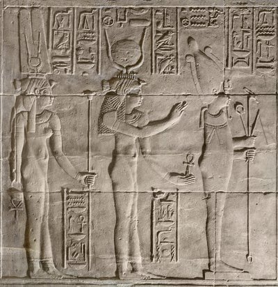 Domborművek a belső szentélyben, Philae templom, Asszuán, Egyiptom alkotó: Egyptian 30th Dynasty