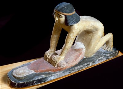 Egyiptomi ókor: „” Egyiptomi gabonafélék aprítása kenyérhez”” Figura. 5. dinasztia. Kr.e. 2400. Firenze, Régészeti Múzeum alkotó: Egyptian 5th Dynasty