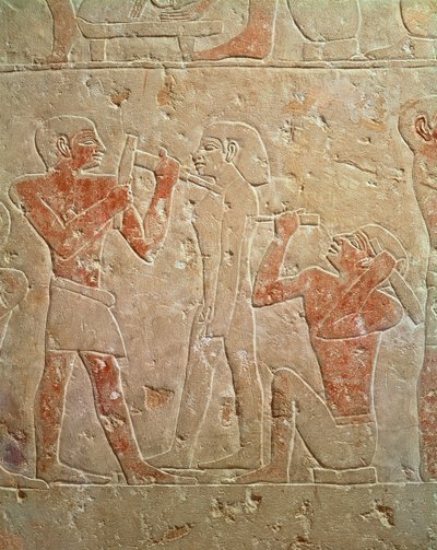 Dombormű két szobrászt ábrázoló szobrot faragva, Kaemrehu masztabájából, Saqqara, Óbirodalom, Kr.e. 2325 körül (festett mészkő) alkotó: Egyptian 6th Dynasty