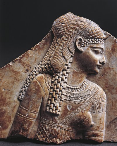 Kleopátrát ábrázoló bas domborműtöredék alkotó: Egyptian Ptolemaic Period
