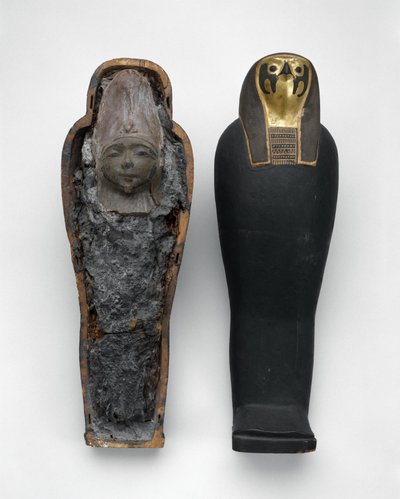 Sólyom alakú koporsó gabonás múmiával, ie 332-30 (festett és aranyozott fa, gabona, föld, len és viasz) alkotó: Egyptian Ptolemaic Period