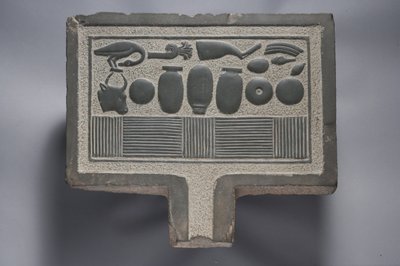 Felkínáló asztal (greywacke) alkotó: Egyptian Ptolemaic Period