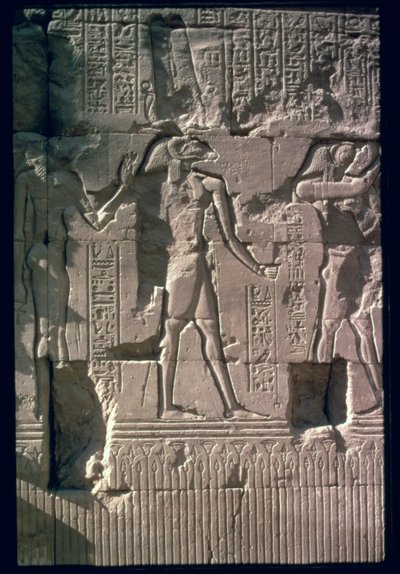 Khnumot ábrázoló dombormű a Khnum templom képernyőfaláról (mészkő) alkotó: Egyptian Ptolemaic Period