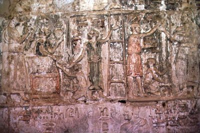 Munkájukat felajánló mesterembereket ábrázoló dombormű Petoszirisz sírjában, Kr. e. 300 körül. alkotó: Egyptian Ptolemaic Period