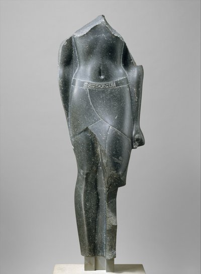 Ptolemaioszi király torzója, késői Ptolemaiosz kartotékaival, ie 80-30 (bazalt) alkotó: Egyptian Ptolemaic Period