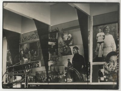 A szovjet pavilon belseje a kölni nemzetközi sajtókiállításon alkotó: Eliezer Markowich Lissitzky