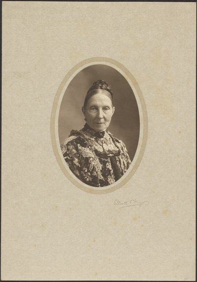 Mrs. Knowles alkotó: Elliott and Fry