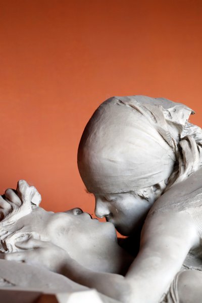 Monumentális temető. A csók sírkövön. Milánó. Olaszország. alkotó: Emilio Quadrelli