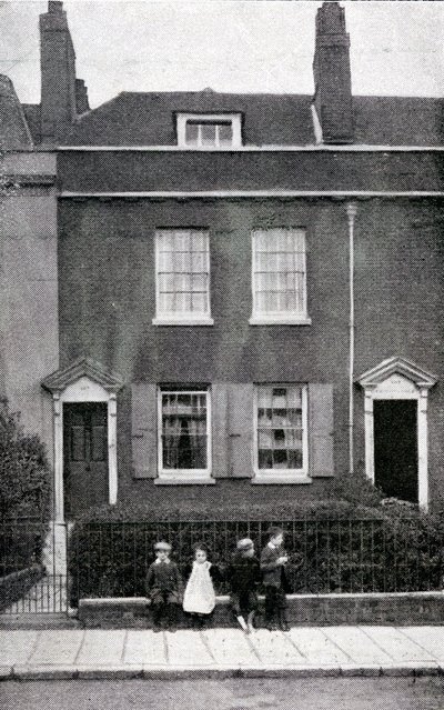 387, Commercial Road, Portsmouth, Hampshire, Charles Dickens szülőhelye 1812. február 7-én, 1900 körül alkotó: English Photographer