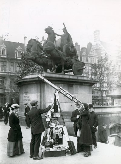 Egy távcső, amellyel Big Bent nézheti a töltésen a Boadicea szobor mellett alkotó: English Photographer
