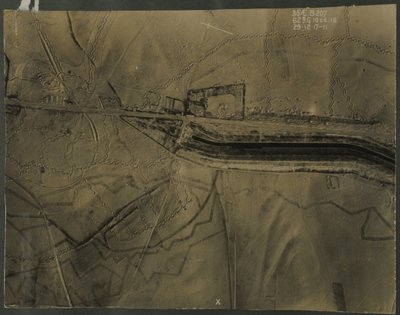 Légifelvétel első világháborús árkokkal, 1917 alkotó: English Photographer