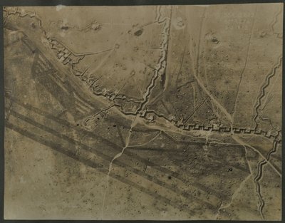 Légifelvétel első világháborús árkokkal, 1918 alkotó: English Photographer